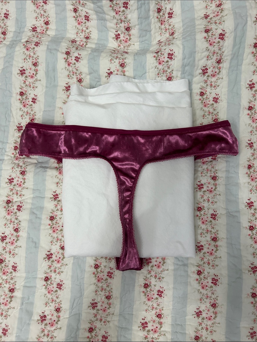 NWT BUNDLE of 3 thong panties Victoria’s Secret underwear velvet Swiss dot SZ L - Picture 9 of 11
